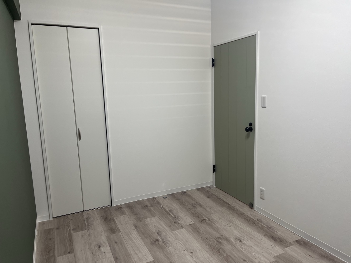 寝屋川市 洋室リフォーム施工後(洋室1・クローゼット側)