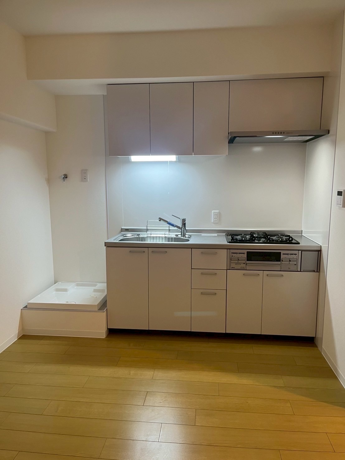 大阪市北区1DKマンションのAfterキッチン。新しいシステムキッチンの様子