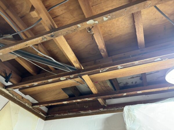 大阪府四條畷市雨漏り修理