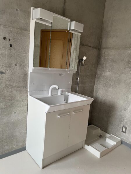 戸建て全面リフォーム　洗面化粧台交換後
